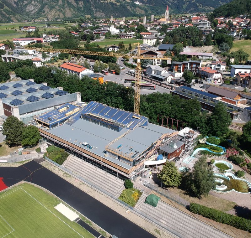 Anpassung der tragenden Dachstruktur inkl. des Dachaufbaus sowie Erweiterung des Wellnessbereichs im Obergeschoss des Hallenbades Mals