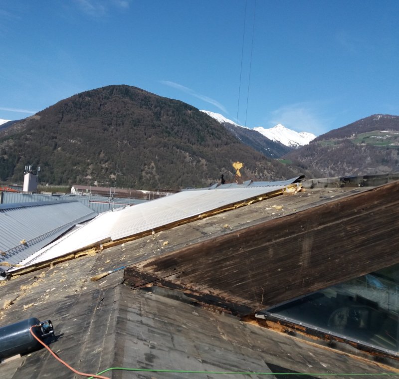 Anpassung der tragenden Dachstruktur inkl. des Dachaufbaus sowie Erweiterung des Wellnessbereichs im Obergeschoss des Hallenbades Mals