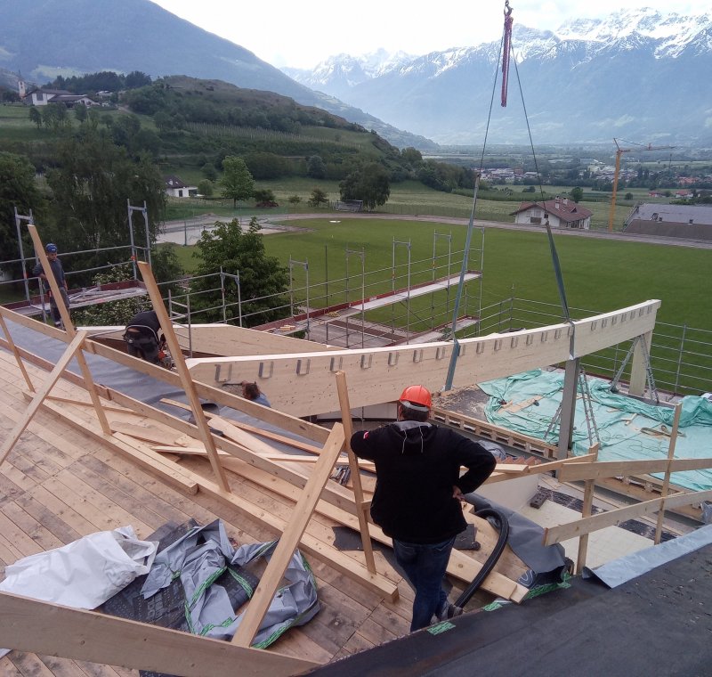 Anpassung der tragenden Dachstruktur inkl. des Dachaufbaus sowie Erweiterung des Wellnessbereichs im Obergeschoss des Hallenbades Mals