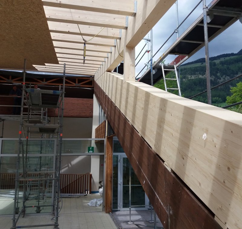 Anpassung der tragenden Dachstruktur inkl. des Dachaufbaus sowie Erweiterung des Wellnessbereichs im Obergeschoss des Hallenbades Mals