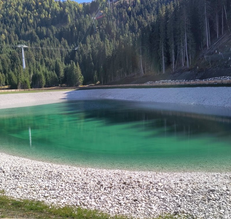 Beschneiungsanlage und Speicherbecken Saslong