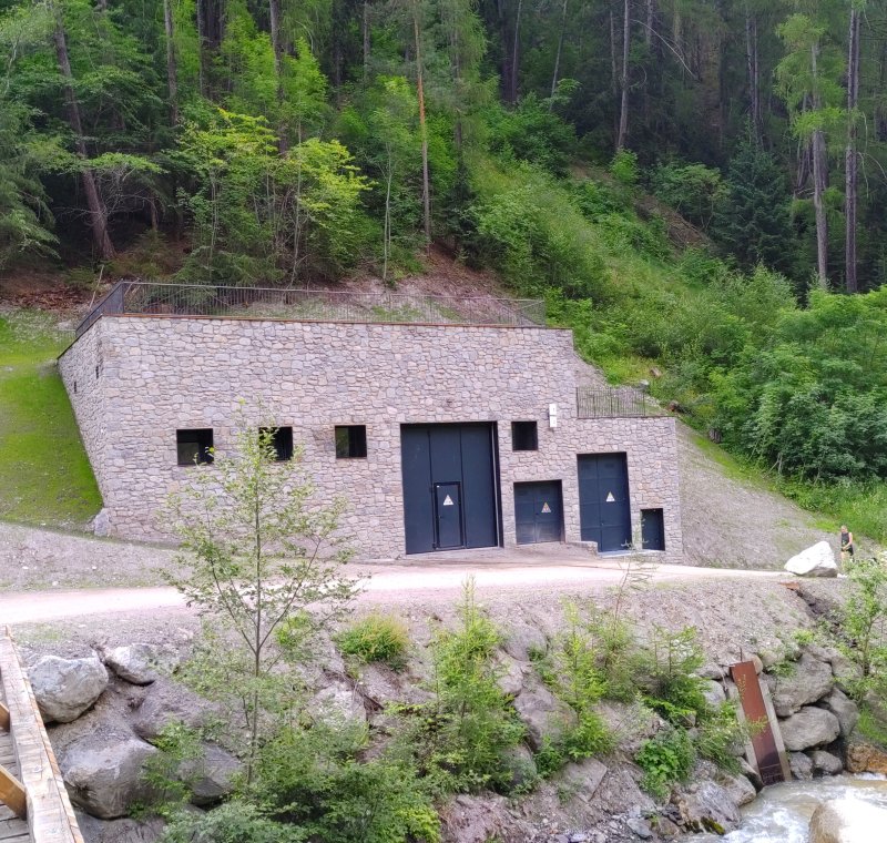 Wasserkraftwerk Konfall und Beregnung Schludernser Ebene